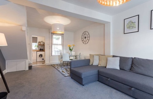 Luton House | Hastings House - Luton Accommodation