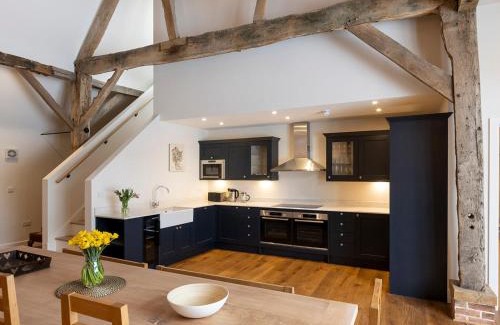 Shefford Woodlands House | Hatchers Barn - Uk42080