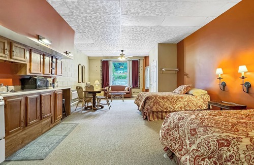 Matewan Resort | Hatfield McCoy Resort/Room #1nSleeps 5, Direct access to Hatfield McCoy Trails
