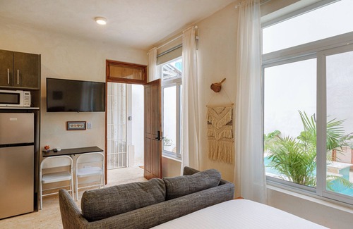 Zona Colonial Apartment | Hatuey Studio with a gorgeous pool view and an ensuite bath with full kitchen