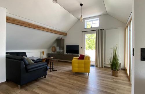 Frielendorf Apartment | Haus Mariechen 5-Sterne-DTV-Ferienwohnung mit sonnigem Frühstücksbalkon, stilvollen Spanndecken und Sauna zum Entspannen