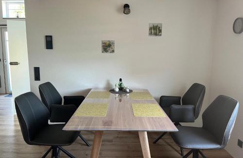 Frielendorf Apartment | Haus Mariechen 5-Sterne-DTV-Ferienwohnung mit sonnigem Frühstücksbalkon, stilvollen Spanndecken und Sauna zum Entspannen