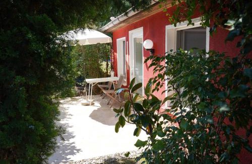 Sud House | HAUS MIT KUNST ZWISCHEN WALD UND SEE