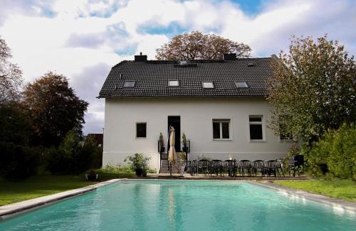 Mahlsdorf House | Haus mit Pool, Garten und Gym in Berlin
