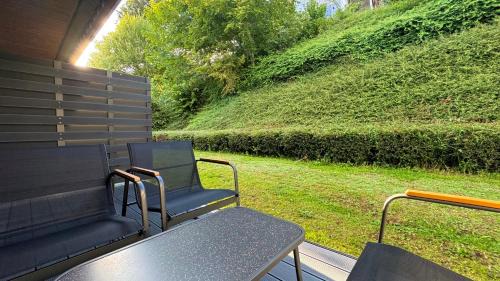 Schonach im Schwarzwald House | Haus Schanzenblick Gästezimmer 6 mit Bad und Terrasse