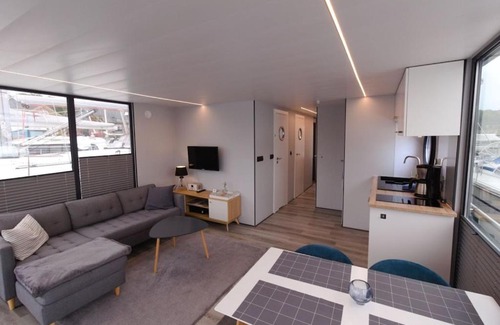 Flensburg Boat Rental | Hausboot Fjord Meeresbrise mit Dachterrasse in Flensburg