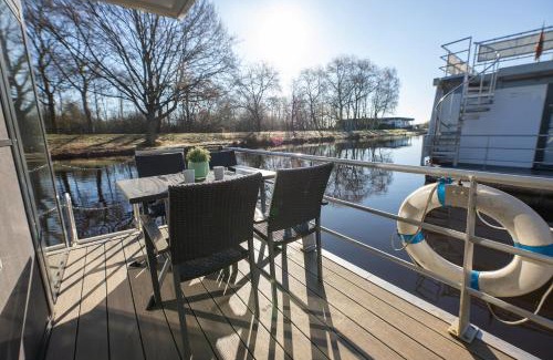 Bad Bederkesa House | Hausboot "Seestern"