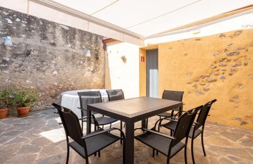 El Rourell House | Hauzify I Casa Rourell