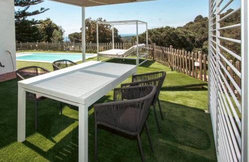 Sant Cebria de Vallalta House | Hauzify I Casa Montjuïc