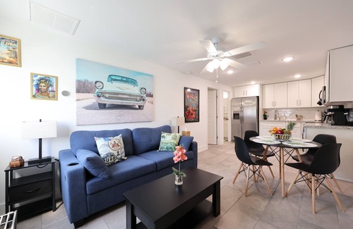 McGregor Apartment | Havana Nights Honeymoon: King Bed, Sofabed, Patio & Wi-Fi – Book Your Escape!