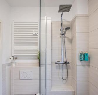 Ahrensburg Apartment | have-a-nice-Stay - U-Bahn nach Hamburg 150m- Bäcker & Restaurants 200m - Lidl 800m - Zentrum 1,5km