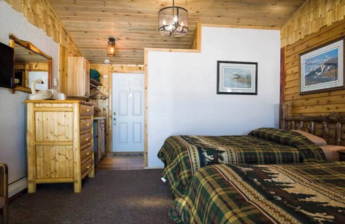 Rice Lake Cabin | Have a peaceful getaway in Room 18 - The Duck Blinds - Curriers Lakeview Lodge