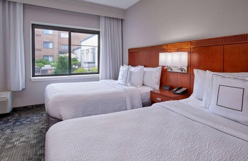Eden Prairie Resort | Have a Relaxing Stay! Two Units, Indoor Pool, Pets are Welcome with Fee