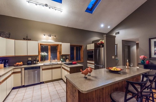 Town of Copake House | Have it all! Lakefront, Pool & Skiing & Gym! 5 Bedrooms