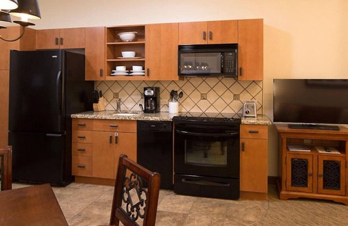 Cibola Vista Condo | Have the family enjoy a 3 story waterslide in a resort setting in this 2BD condo