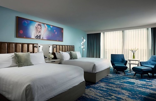 East Daytona Hotel | Haven of Indulgent Relaxation! 3 Convenient Units w/City View, Outdoor Pool