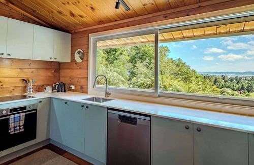 Rotorua House | Haven on the Hill | Panoramic Views of Rotorua