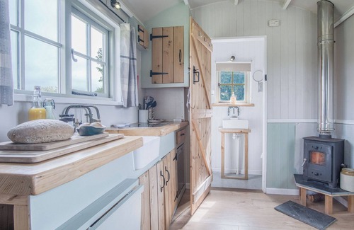 St Ishmaels Apartment | Haven View - 1 Bed Shepherds Hut - St Ishmael's
