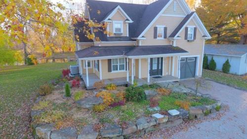 Pierreville Ski Chalet | Havre de paix au bord de l'eau