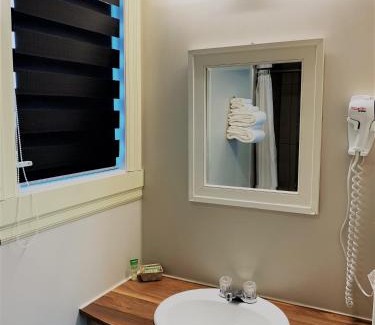 Manitoulin District Hotel | Hawberry Motel