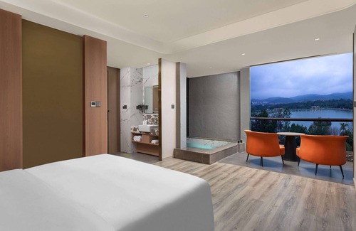 Mile Hotel | Hawthorn by Wyndham Honghe Mile Hot Spring