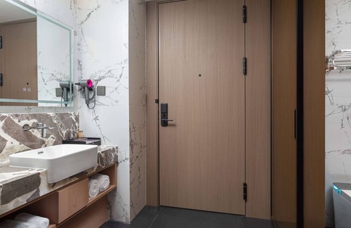 Mile Hotel | Hawthorn by Wyndham Honghe Mile Hot Spring