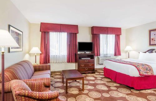 Seville Hotel | Hawthorn Extended Stay by Wyndham Seville