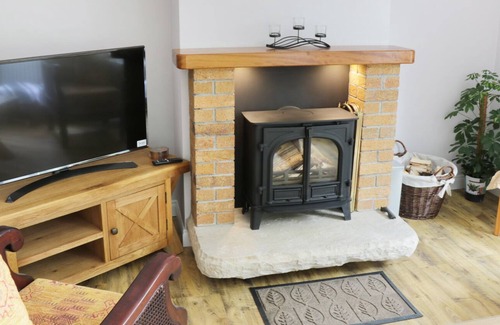 Aghlacon Cottage | HAWTHORN HIDEAWAY, pet friendly in Manorhamilton, County Leitrim