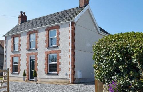 Scurlage House | Hawthorns In Gower