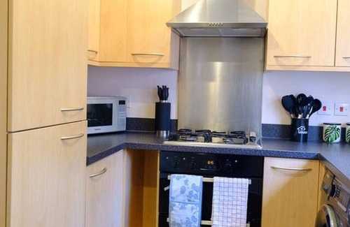 Swindon House | Haydon Stays Swindon (5Bed sleeps 9)
