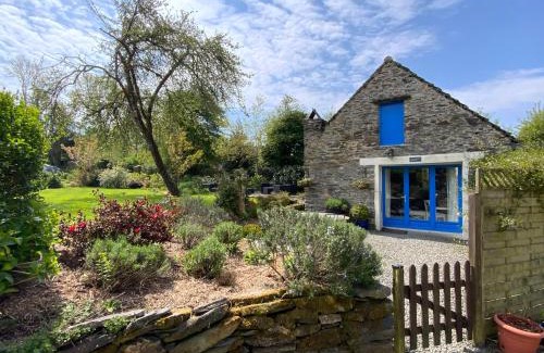 Sizun Apartment | Hayloft at Kergudon Gîtes, Couples' gîte with pool
