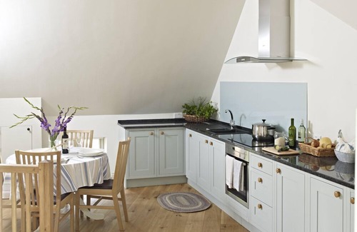Thatcham Apartment | Hayloft at Manor Farm Courtyard Cottages