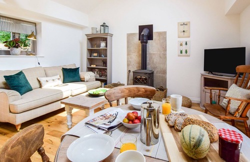 Ozleworth Cottage | Hayloft at Walnut Farm - sleeps 2 guests in 1 bedroom