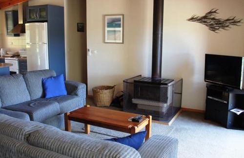 Coles Bay House | Hazards House