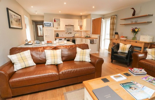 Newtonmore Cottage | HAZEL, pet friendly, character holiday cottage in Newtonmore