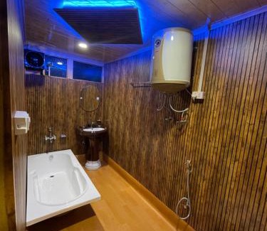 Dal Lake Resort | Hb nancy group of houseboats