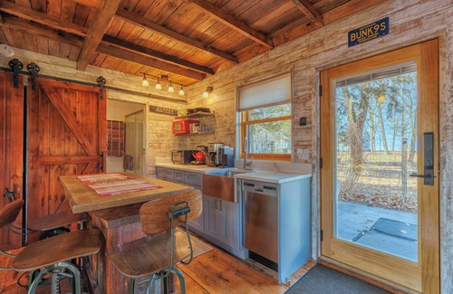 Douglas House | Hear the waves of Lake MI from Hot Tub - Perfect for a Cozy Getaway!