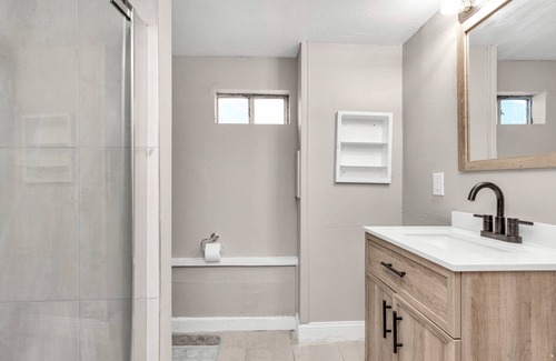 Baytown Apartment | Heart of Baytown: Modern 1BR! 30mins to Houston