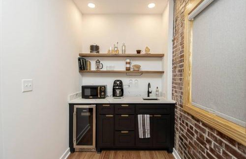 Hot Springs Apartment | Heart of Downtown, Steps to Bathhouses & Restaurants, Room # 102