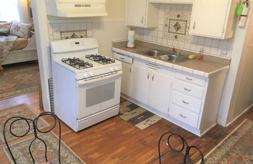 Hillsdale House | Heart of Hillsdale, Kitchen, Wifi, Desk, Apartment with 2 Beds Close to College