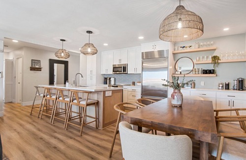 Village of La Jolla Apartment | Heart of La Jolla Gem - Newly Renovated!