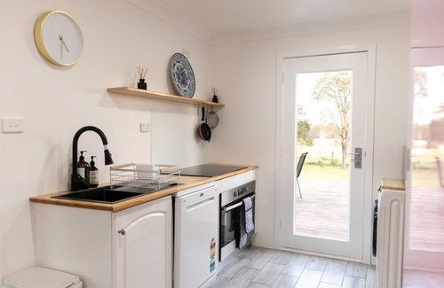 Keinbah House | Heart of Lovedale - Experience our charming pink home in Hunter Valley.