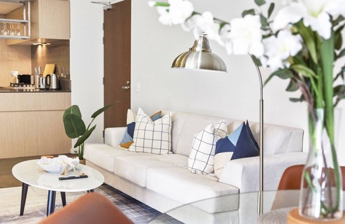 North Sydney Apartment | Heart of North Sydney CBD near station