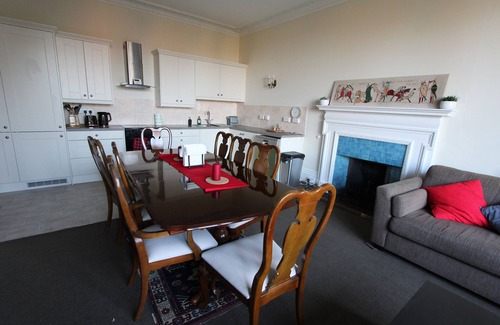 Reading House | Heart Of Reading, Free Breakfast + Parking + Games + BBQ + Firepit