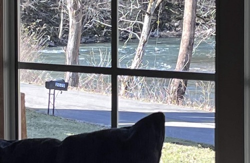 Abingdon House | Heartwood Farm Cottage on the Riverbend and the VA Creeper Trail
