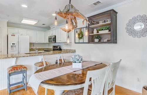 Tybee Island Condo | Heated Pool Access,Walk to Beach
