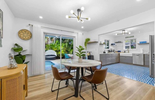North Central Hollywood House | Heated Pool & Beach Gear - The Other Hollywood