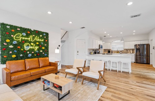 Allen House | Heated Pool, Epic Game Room and Massage Chair