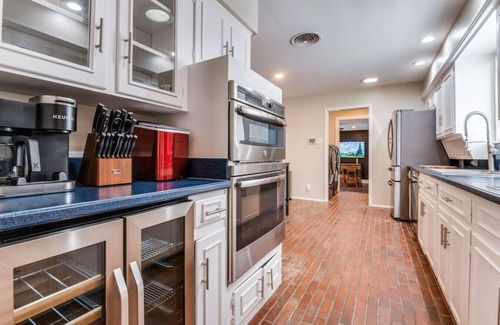 Northwest Dallas House | Heated Pool, Golf & Poker Room
