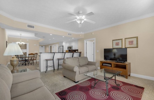 Lower Grand Lagoon Condo | HEATED POOL-Poolside Cafe-NEAR LOCAL ATTRACTIONS-Hot Tub-Grills-Fitness Center